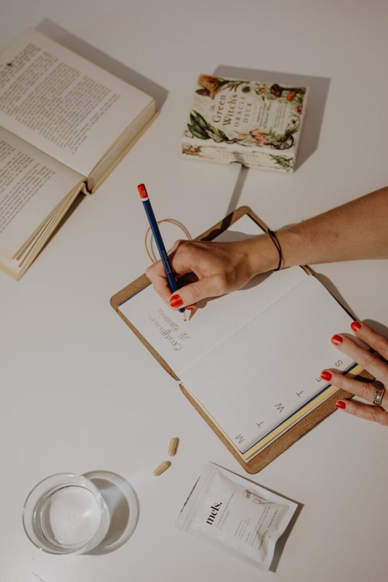 MELS Retreat: Utforsk deg selv gjennom rolige samlinger, meditasjon, pust, journaling, kakaoseremoni og mikrodosering for dem som ønsker det.